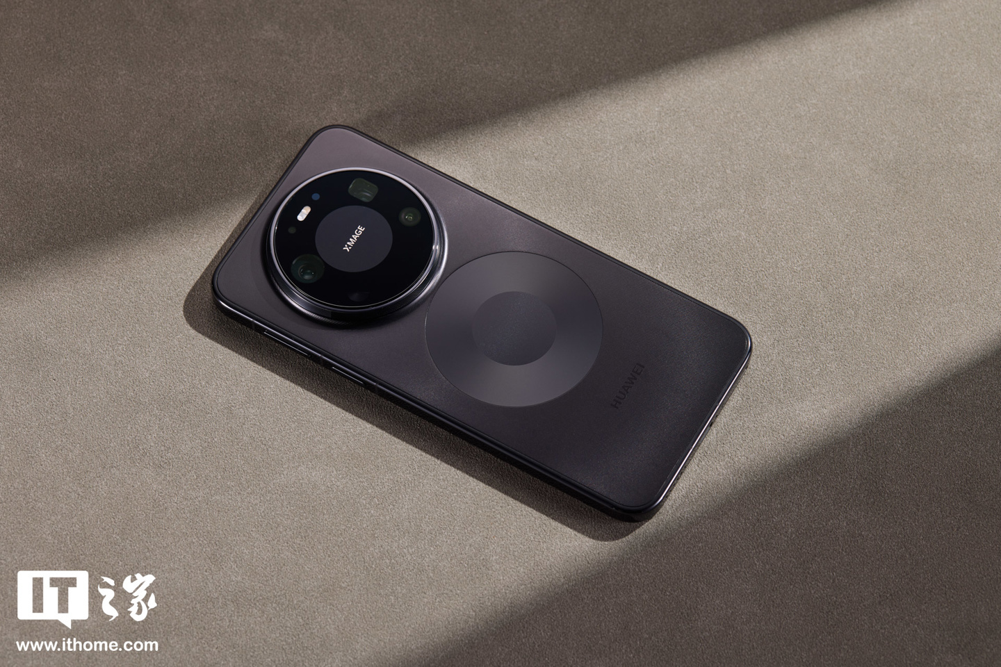 IT之家开箱：华为 Mate 80 Pro Max 风驰版图赏